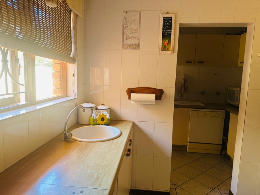 4 Bedroom Property for Sale in Glen Barrie Western Cape